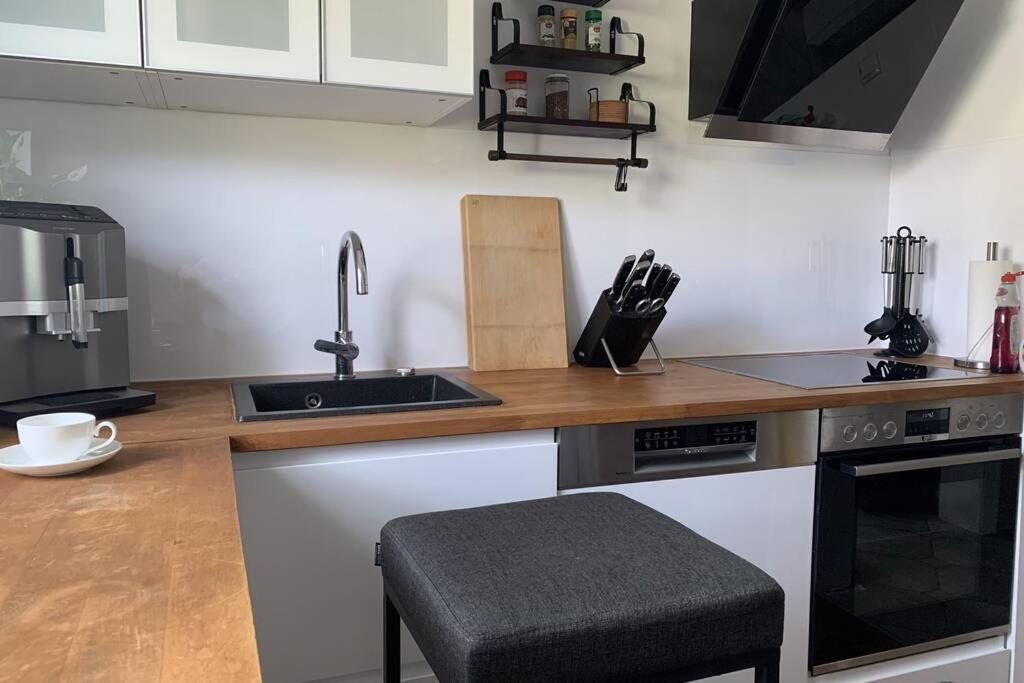 Gemuetliche 3 Zimmer Wohnung Mit Grosszuegiger Terrasse Im Gruenen Ройтлинген Екстериор снимка
