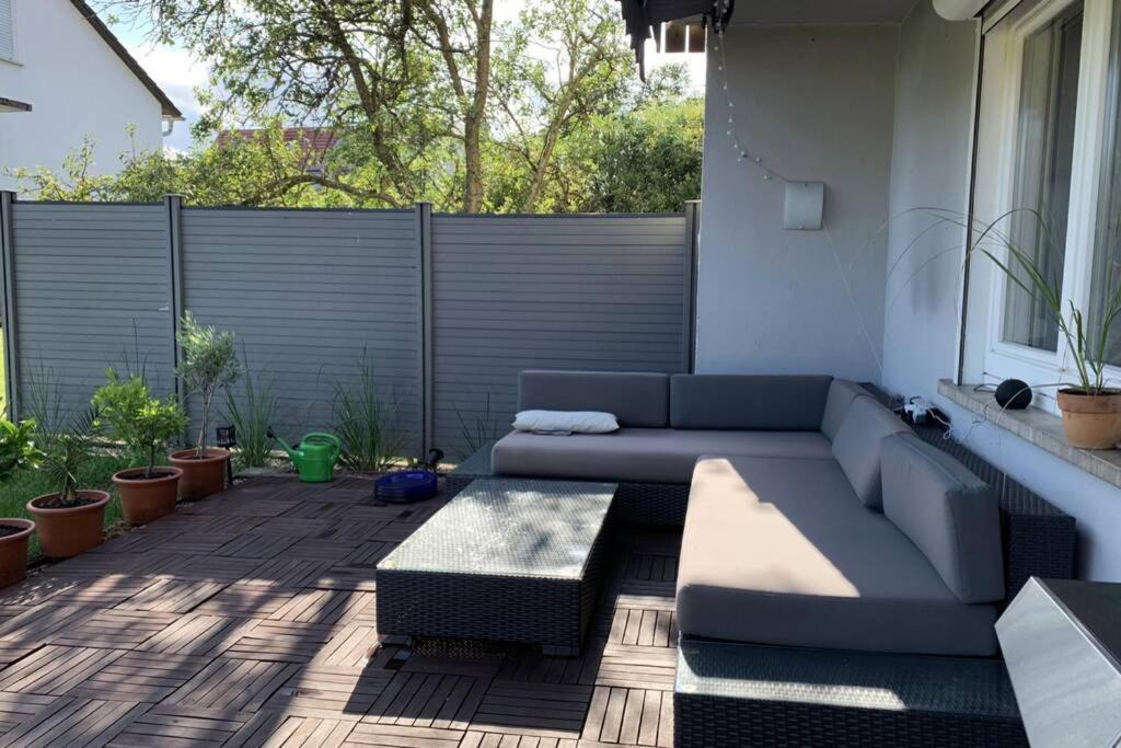 Gemuetliche 3 Zimmer Wohnung Mit Grosszuegiger Terrasse Im Gruenen Ройтлинген Екстериор снимка