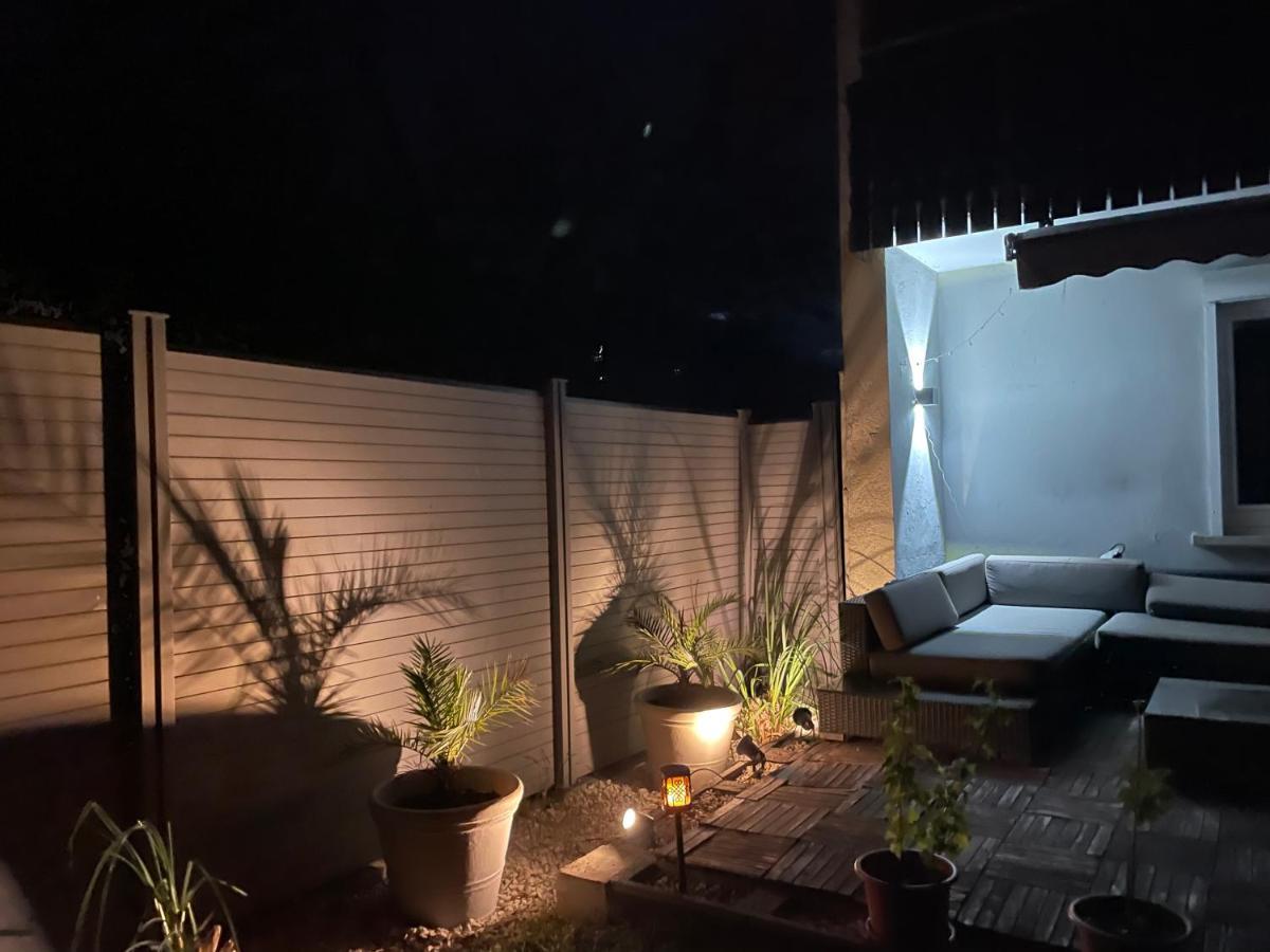Gemuetliche 3 Zimmer Wohnung Mit Grosszuegiger Terrasse Im Gruenen Ройтлинген Екстериор снимка