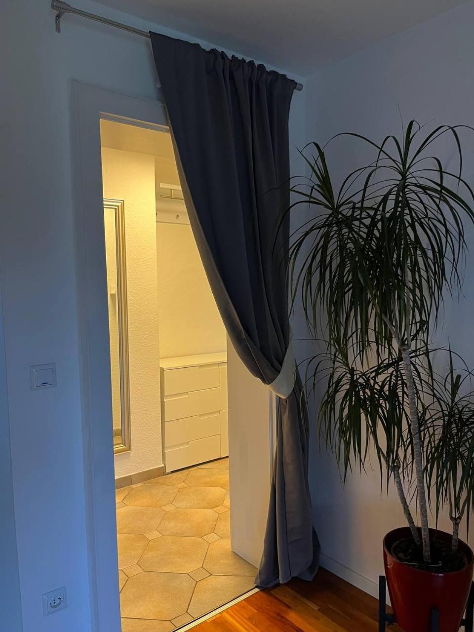Gemuetliche 3 Zimmer Wohnung Mit Grosszuegiger Terrasse Im Gruenen Ройтлинген Екстериор снимка