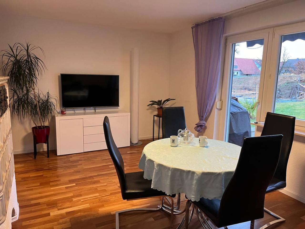 Gemuetliche 3 Zimmer Wohnung Mit Grosszuegiger Terrasse Im Gruenen Ройтлинген Екстериор снимка